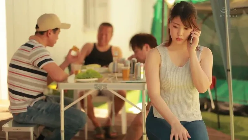 Người chồng khờ để cô vợ tham gia sự kiện cắm trại với mấy gã gần nhà và cái kết