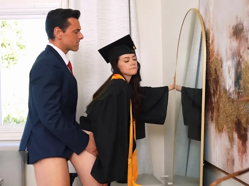 Cha dượng doggy nhóc con sữa chua rớt đầy sàn